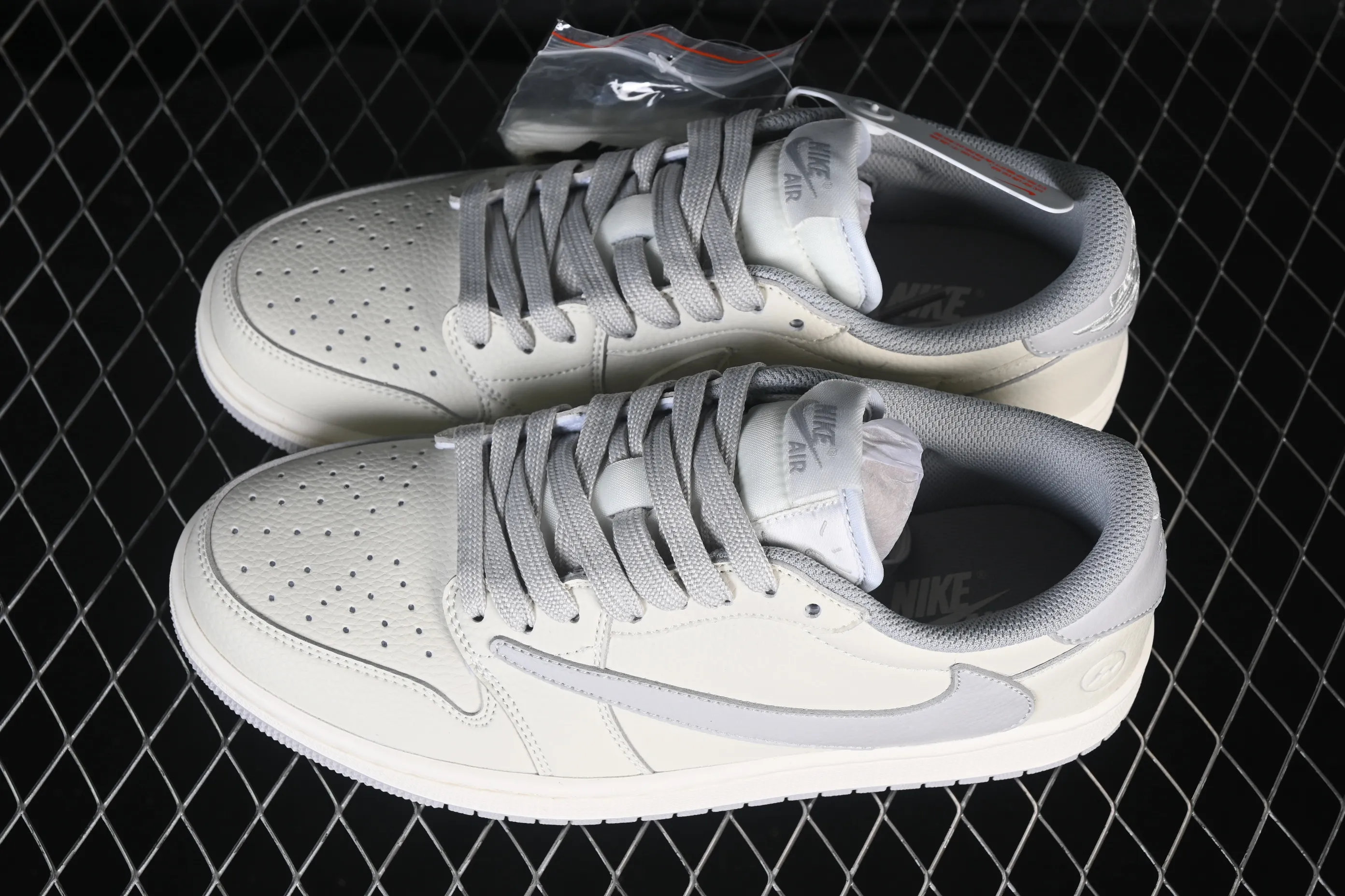 All categories Air Jordan Jordan series basketball shoes Air Jordan 1 Low High-end customized low-top sneakers Travis Scott x Fragment Design x Air Jordan 1 Low OG SP AJ1 Joe 1 Lightning joint low-top cultural casual sneakers LK1099-062